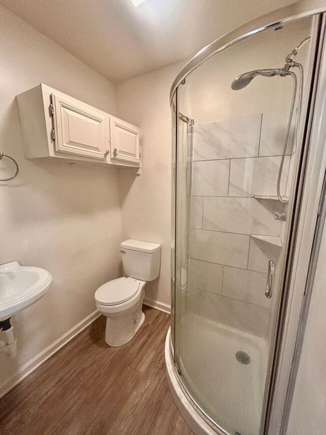 Photo - 152 Walnut St Unit Apt 4