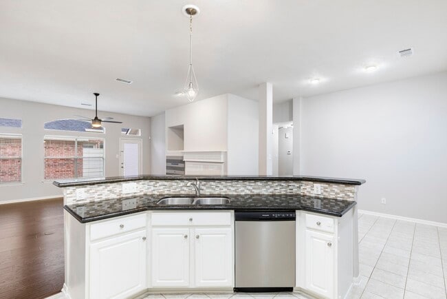 Building Photo - 35 Auburn Path Dr