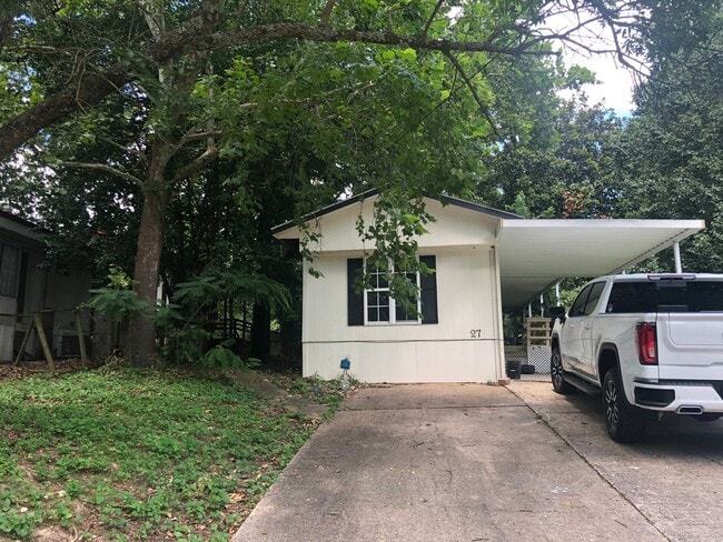 Building Photo - 2 bedroom 2 bath mobile home