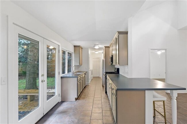 Photo - 204 Maple St