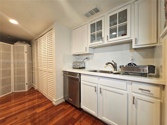 Photo - 3200 Collins Ave Unit 9-6