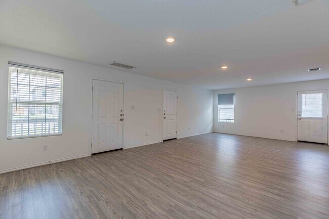 Photo - 6562 Runaway Row