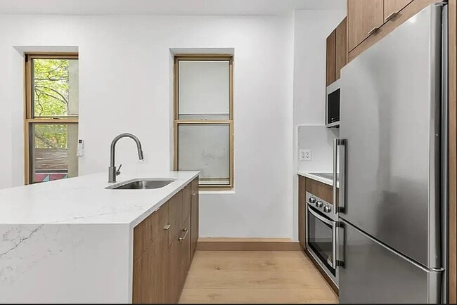 Photo - 246 E 53rd St Unit 5B