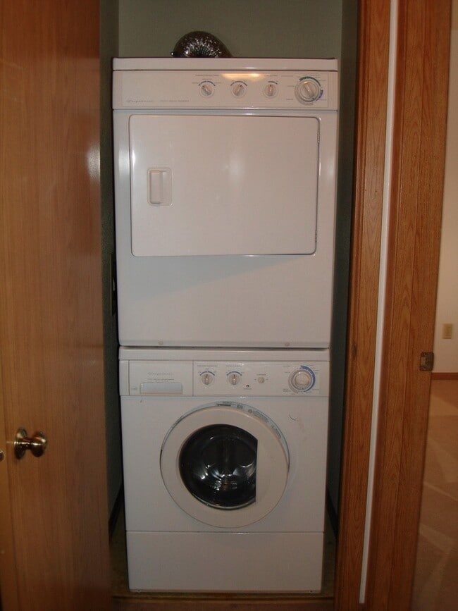 Photo - Beautiful ground level 2bed with washer & ...