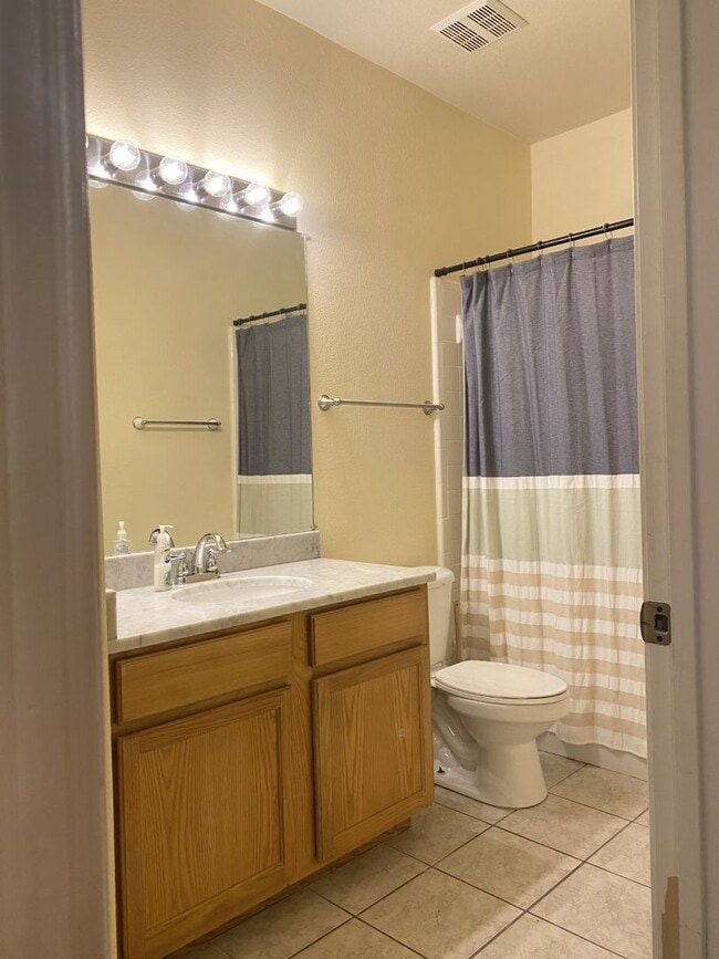 Photo - 447 W Longleaf Dr