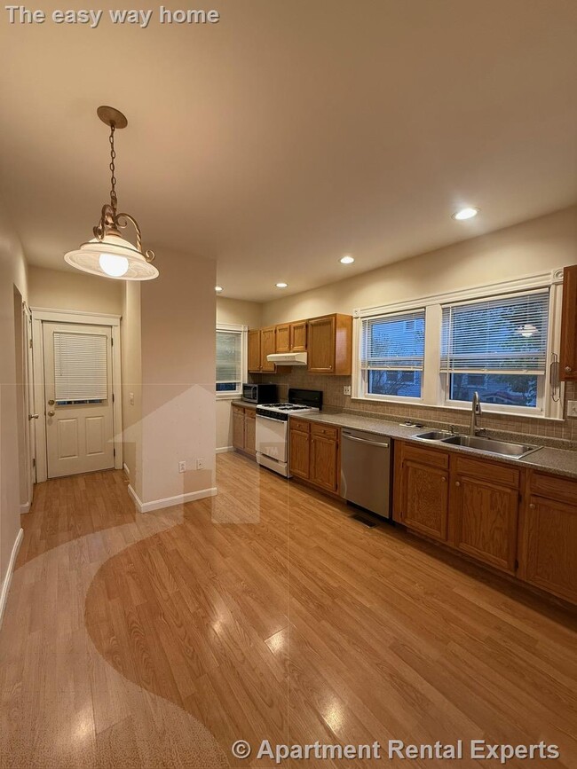 Building Photo - 110 W Quincy St Unit #1