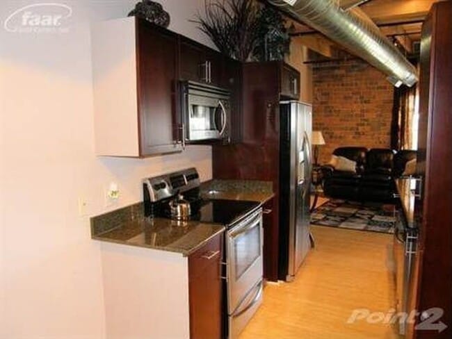 Building Photo - 317 S Elm St Unit #408