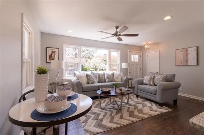 Photo - 2221 Larchwood Rd SW