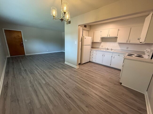 Photo - 2 Bedroom Salem View Apartment! Unit 2001 S Main 206