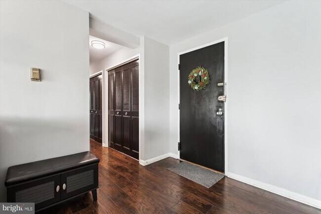 Photo - 10201 Grosvenor Pl Unidad 711