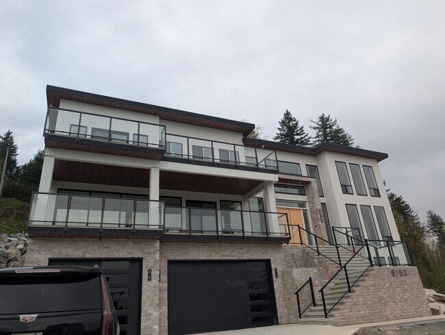 Building Photo - 9190 Hatzic Rdg Dr