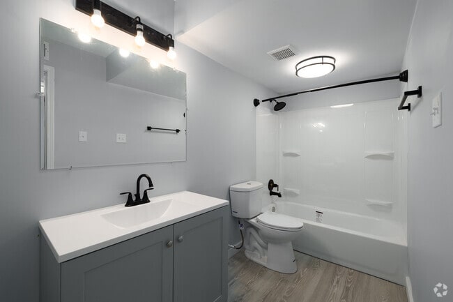 1BR, 1BA - 631SF - Bathroom