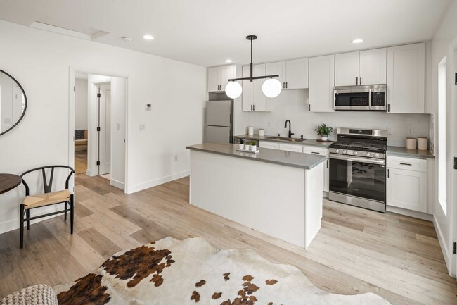 Gorgeous 1 Bedroom Home in Faircrest Heights! - Gorgeous 1 Bedroom Home in Faircrest Heights!