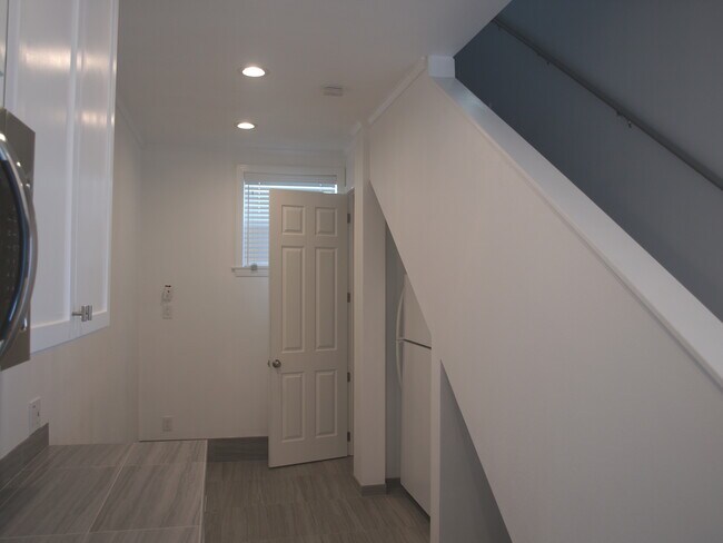 Dining space with closet - 4242 Montair Ave Unidad A