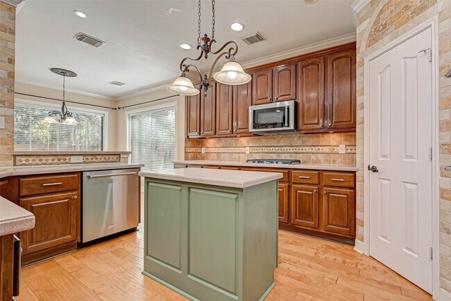 Photo - 11 Gabled Pines Pl