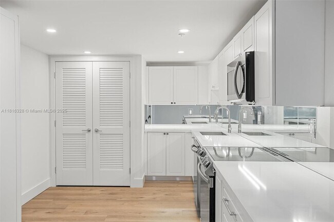 Photo - 555 NE 34th St Unit 0305