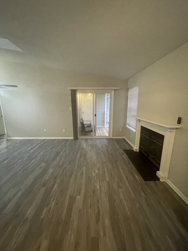 Photo - 611 Bluff Ct