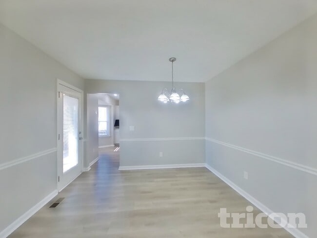 Photo - 362 Park Ct N