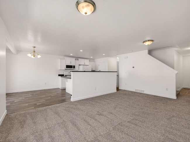 Photo - 98 E Harmony Ct