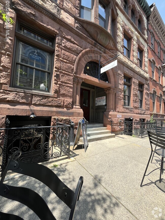 Building Photo - 33 2nd St Unit 303 Rental