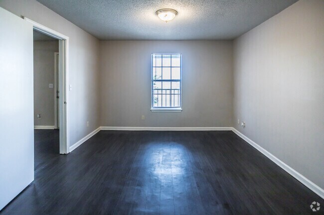 1 BR, 1 BA - 700SF - Greenway Apartments