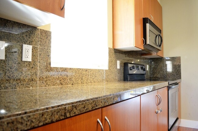 Photo - Desirable location/Redmond Ridge! Modern but functional. Great layout for entertaining guest or c...