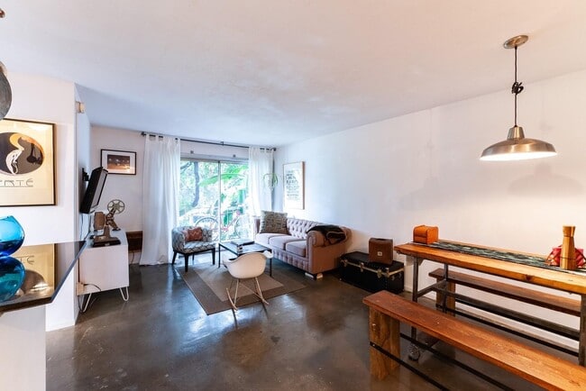 256 S La Fayette Park Pl