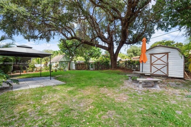 Photo - 301 SW 51st Ave