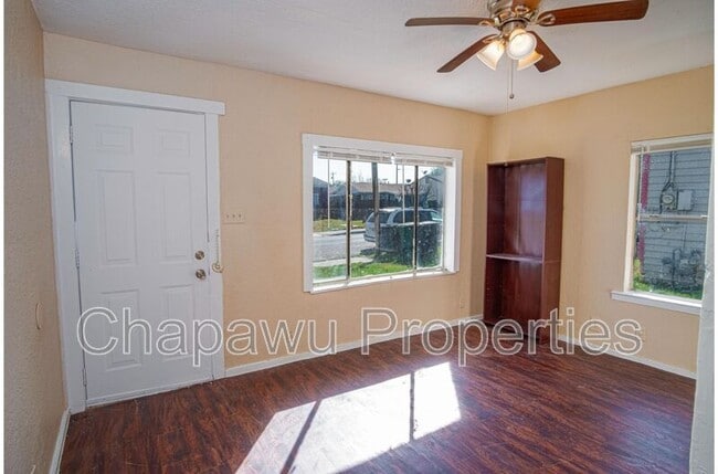 Photo - 819 Larry St