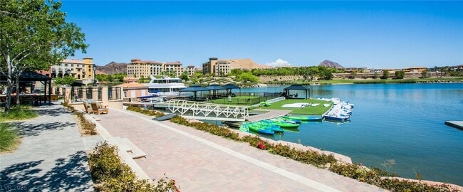 Photo - 30 Strada Di Villaggio Unit 515