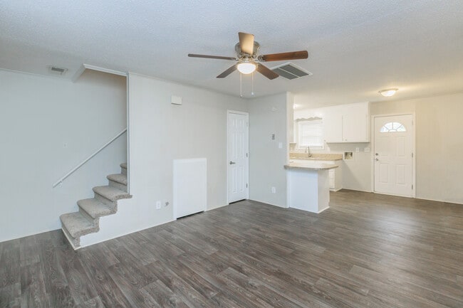 2 BD - 1,5 BA - Riverbend Place