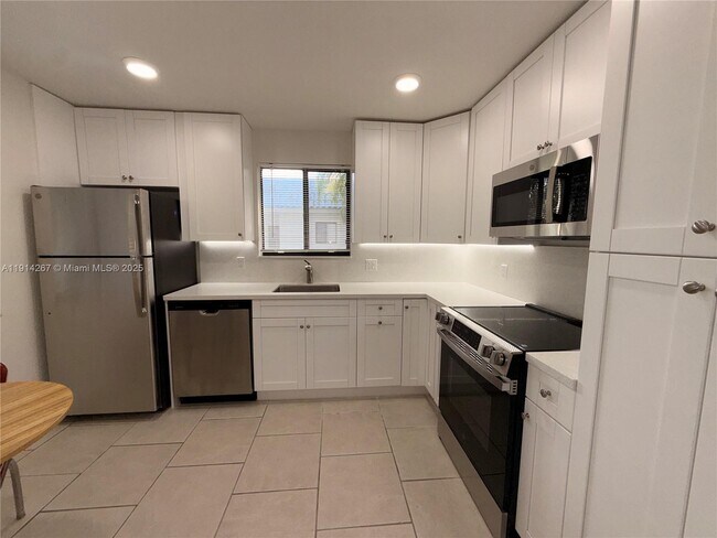 Photo - 16521 Blatt Blvd Unidad 201