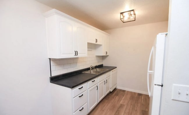 Building Photo - 308 Lewis Ave Unit 308 Lewis Ave -  5 Rental