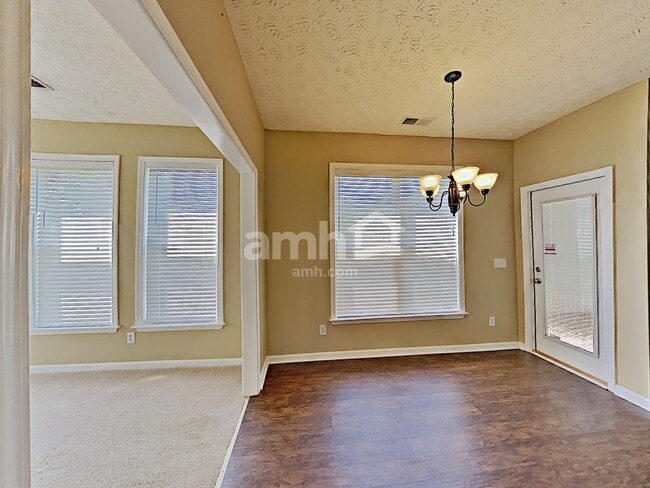 Photo - 409 Avery Ct