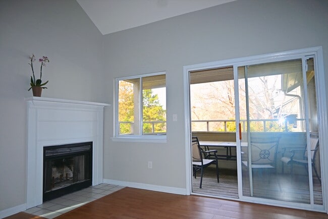 Photo - 2553 Stockbridge Dr Unidad b