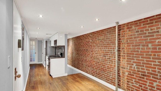 Photo - 118 E 7th St Unit 1W