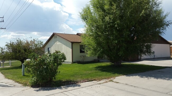 3 Bed, 1 Bath Home on Corner Lot with Nice... - 3 Bed, 1 Bath Home on Corner Lot with Nice...