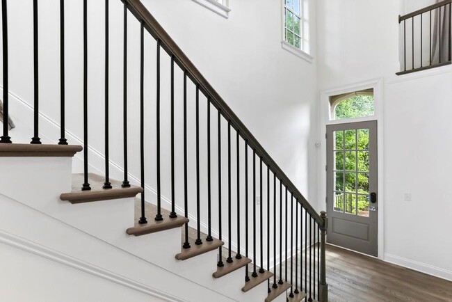 Photo - 226 Devin Pl N E