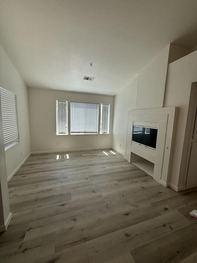 Building Photo - 7003 Rodling Dr Rental