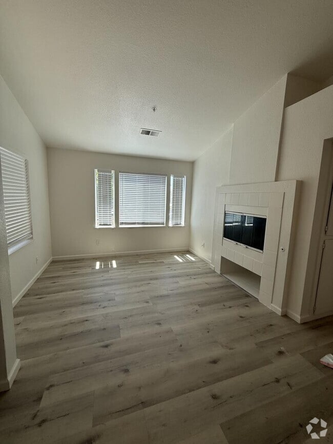 Building Photo - 7003 Rodling Dr Rental