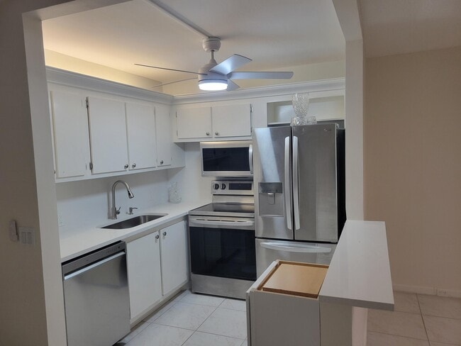 Building Photo - 594 Fanshaw O Unit 594 Rental