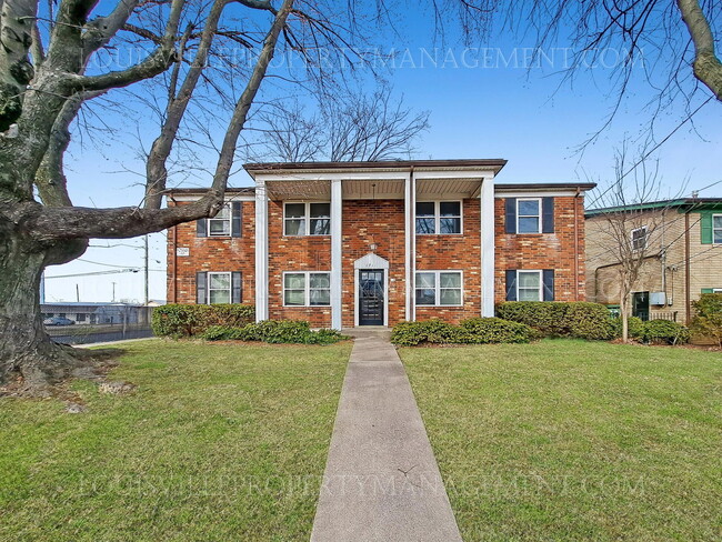 Building Photo - 1711 Valley Forge Way Unit 4