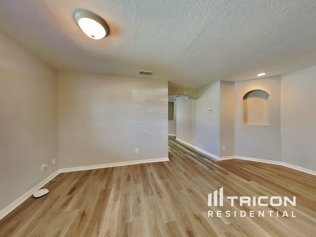 Photo - 591 Swallowtail Dr