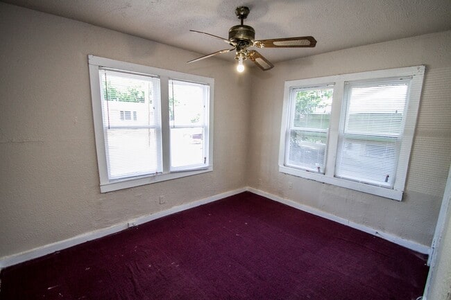 Building Photo - Cozy 2 Br/1 Ba Home Near At&t Center