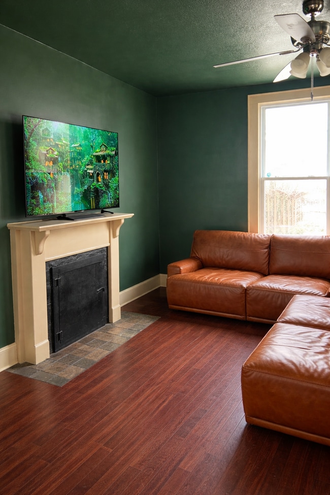 Photo - 2621 Barton St