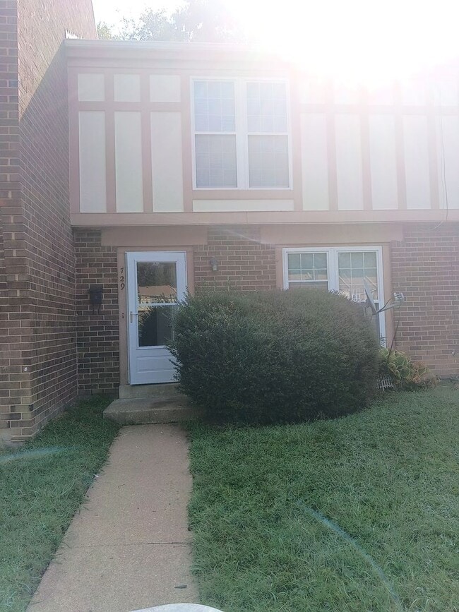 729 Pleasent Street