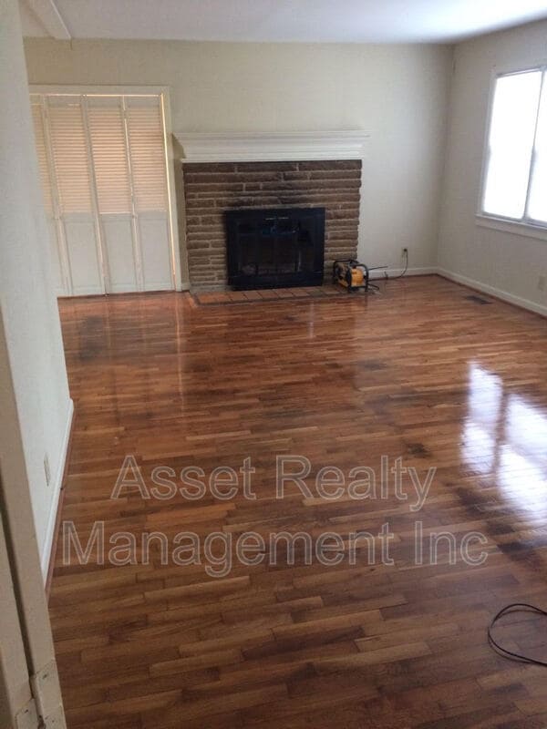 Photo - 602 Lookout Ct SE
