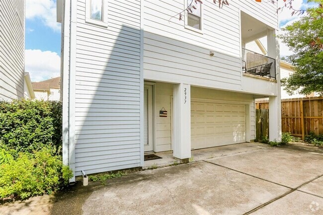 Building Photo - 2937 Bell St Rental