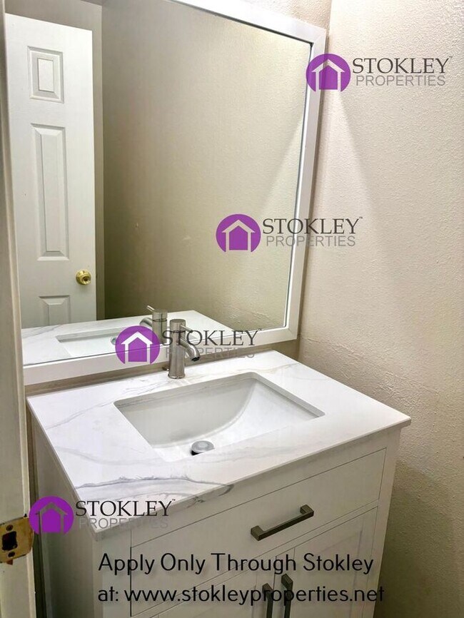 Photo - 27 Oak Brook Pl