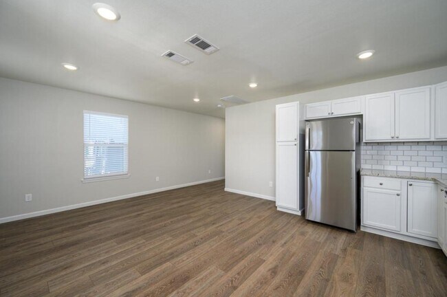 Photo - 903 Poplar St